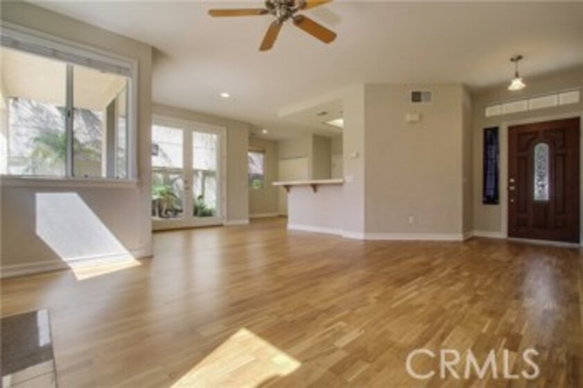 40212 Starling Street Photo